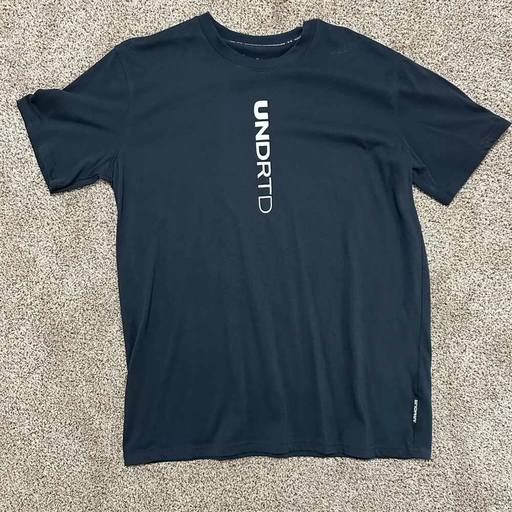 Under Armour black short sleeve Tee